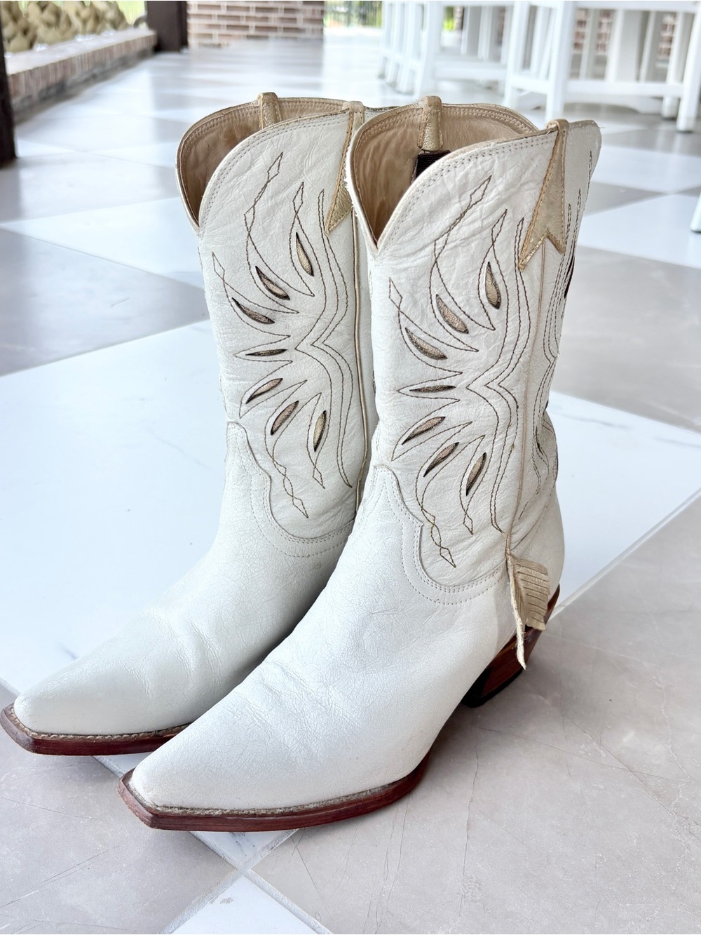 Lucchese x Kacey Musgraves White Leather Western Cut Cowboy Boots - Picture 2 of 4